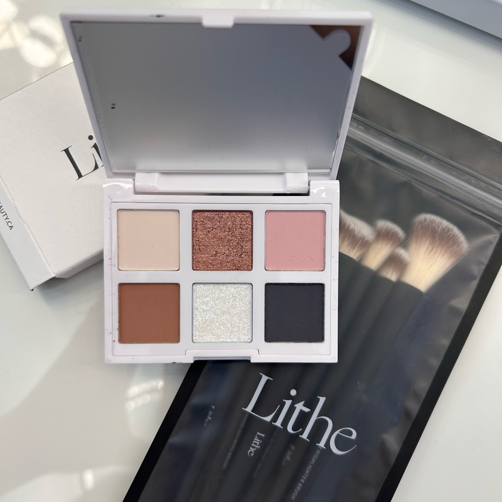 Lithe Eyeshadow Palette & Brush Set